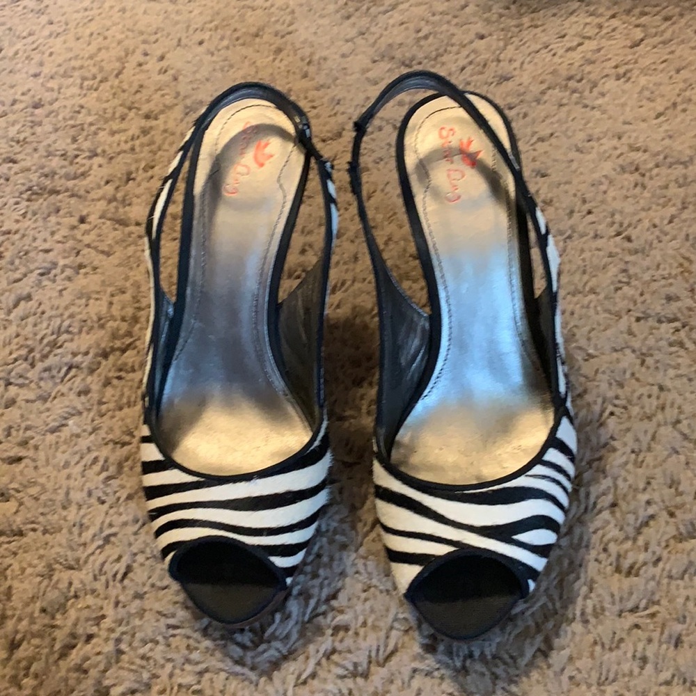 Platform zebra sling back
